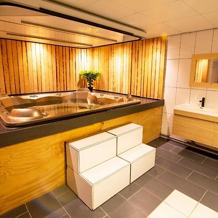 Luxus Familienvilla Mit Jacuzzi & Sauna Tzummarum Екстер'єр фото