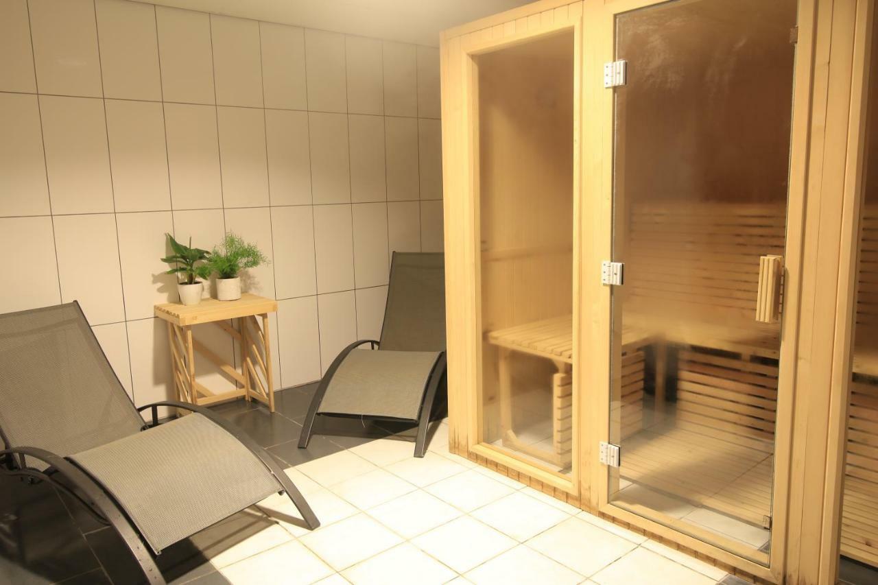 Luxus Familienvilla Mit Jacuzzi & Sauna Tzummarum Екстер'єр фото